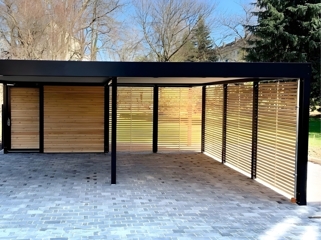 Полузакрытый навес с крышей из поликарбоната Односкатный автонавес из поликарбоната в стиле хай-тек для автомобиля с закрытыми боковинами